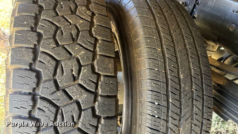 image for item DJ7953 2022 Chevrolet Silverado 3500HD  Crew Cab flatbed pickup truck