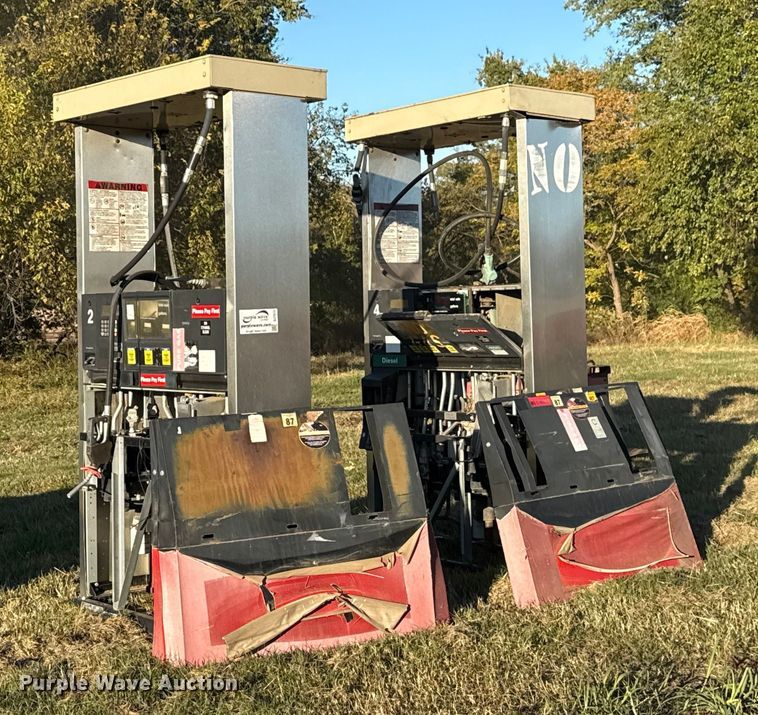 image for item DJ7972 (2) fuel pumps