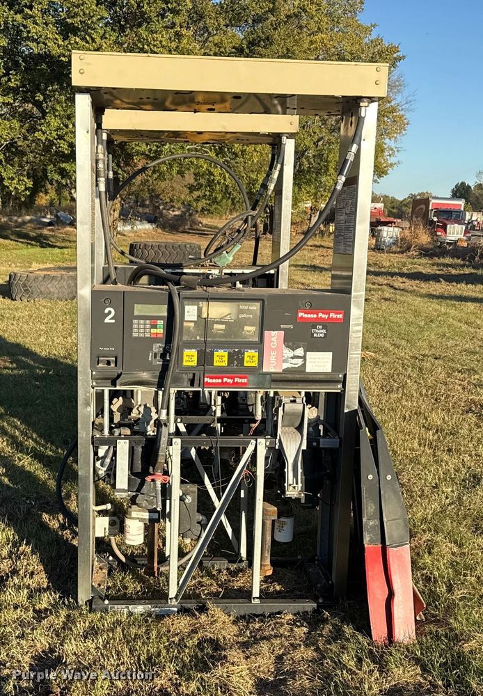 image for item DJ7972 (2) fuel pumps