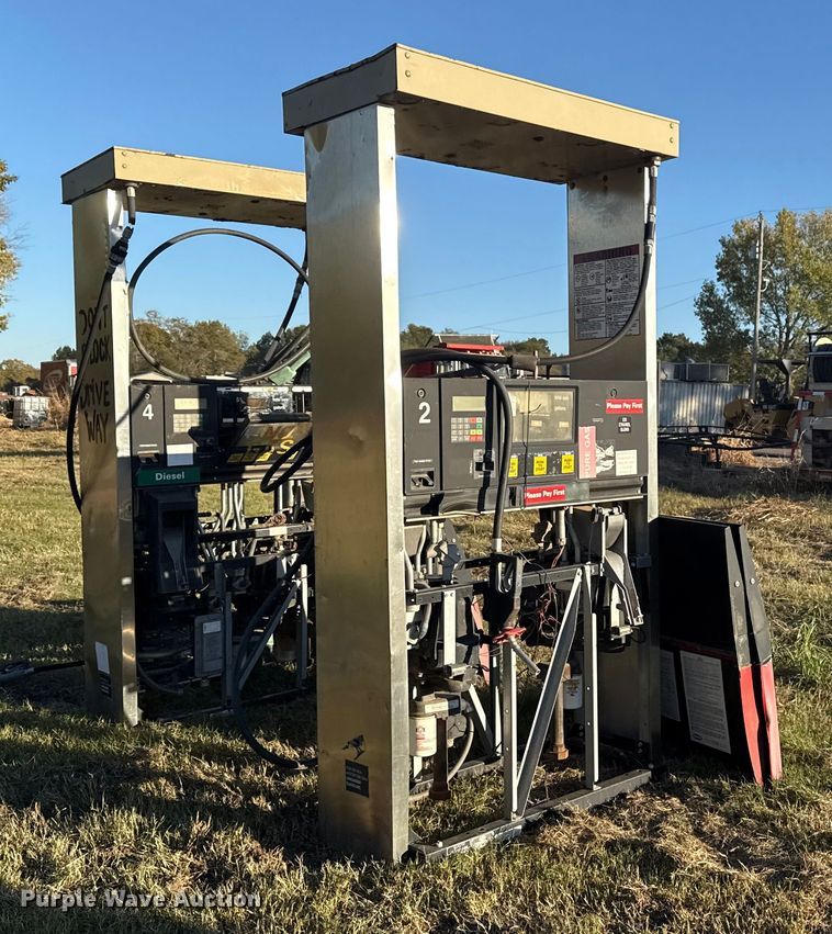 image for item DJ7972 (2) fuel pumps