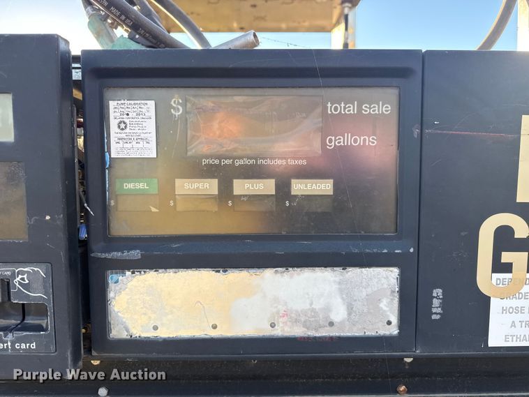 image for item DJ7972 (2) fuel pumps