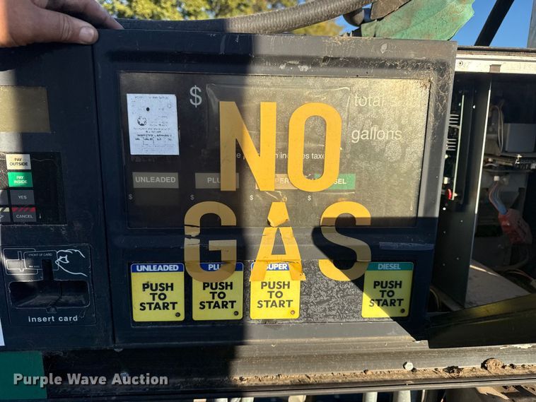 image for item DJ7972 (2) fuel pumps