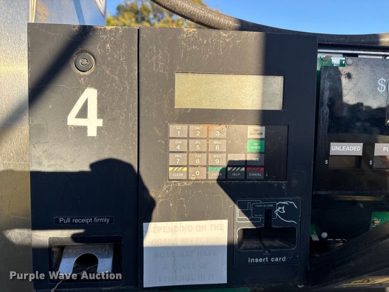 image for item DJ7972 (2) fuel pumps