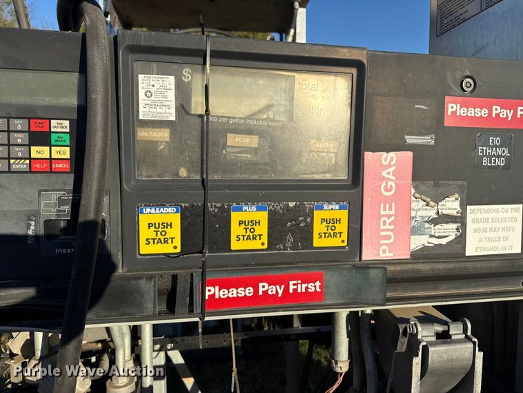 image for item DJ7972 (2) fuel pumps