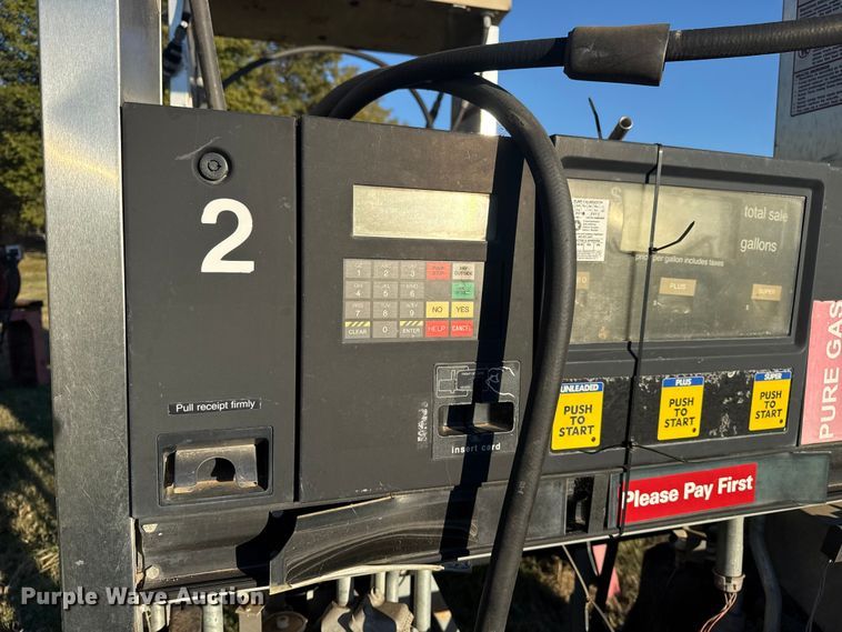 image for item DJ7972 (2) fuel pumps