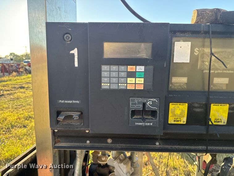 image for item DJ7972 (2) fuel pumps