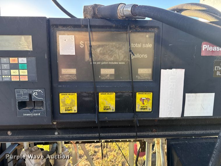 image for item DJ7972 (2) fuel pumps