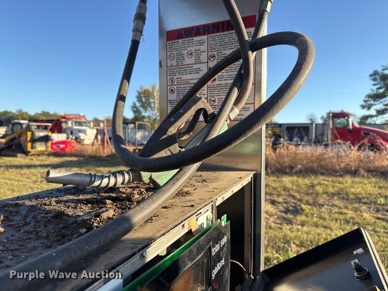 image for item DJ7972 (2) fuel pumps