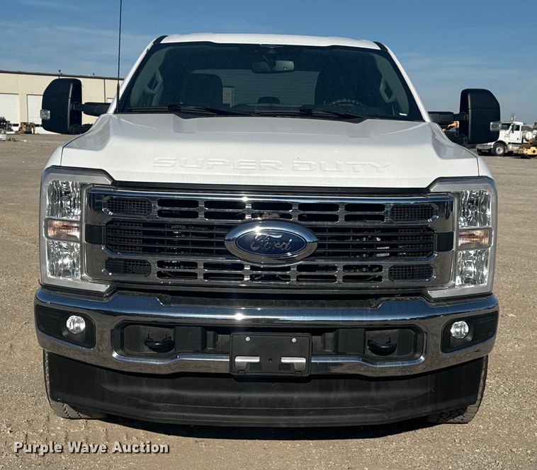 image for item DJ7983 2023 Ford F250 Super Duty Crew Cab pickup truck