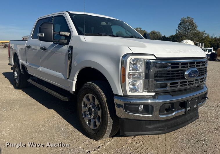 image for item DJ7983 2023 Ford F250 Super Duty Crew Cab pickup truck