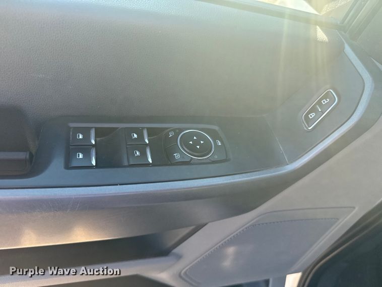 image for item DJ7983 2023 Ford F250 Super Duty Crew Cab pickup truck