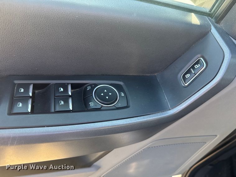 image for item DJ7983 2023 Ford F250 Super Duty Crew Cab pickup truck