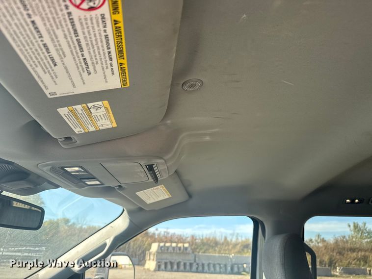 image for item DJ7983 2023 Ford F250 Super Duty Crew Cab pickup truck