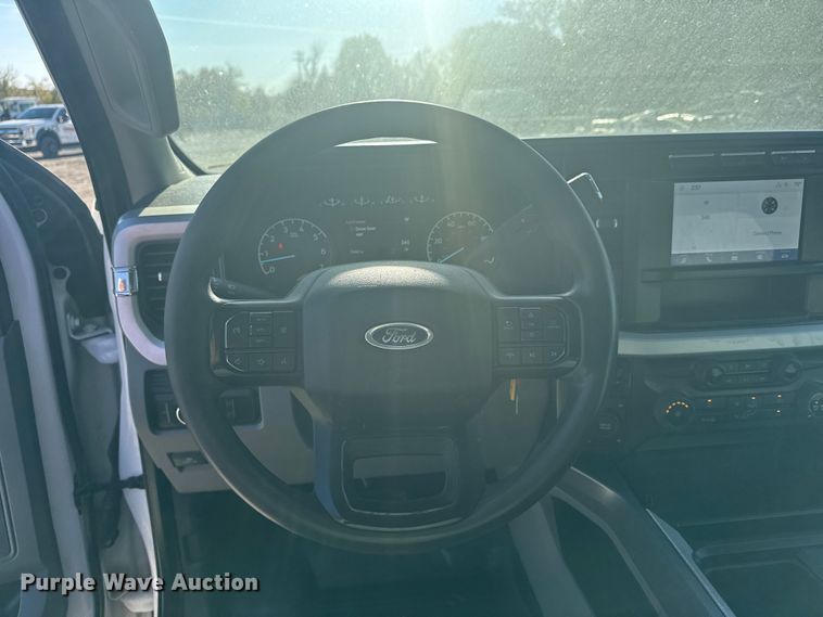 image for item DJ7983 2023 Ford F250 Super Duty Crew Cab pickup truck