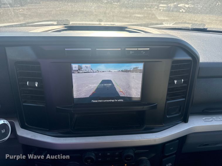 image for item DJ7983 2023 Ford F250 Super Duty Crew Cab pickup truck