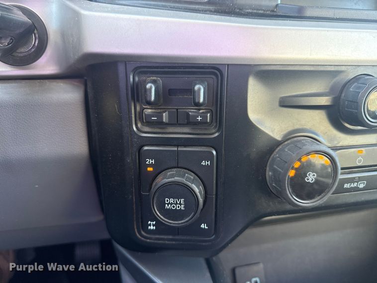 image for item DJ7983 2023 Ford F250 Super Duty Crew Cab pickup truck