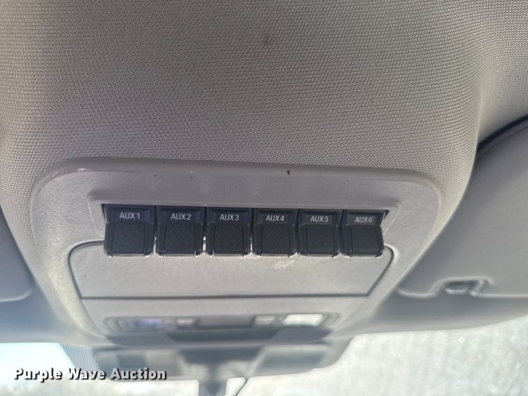 image for item DJ7983 2023 Ford F250 Super Duty Crew Cab pickup truck