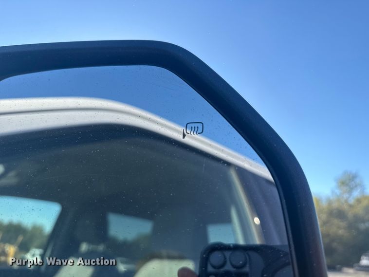 image for item DJ7983 2023 Ford F250 Super Duty Crew Cab pickup truck