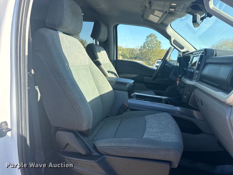 image for item DJ7983 2023 Ford F250 Super Duty Crew Cab pickup truck