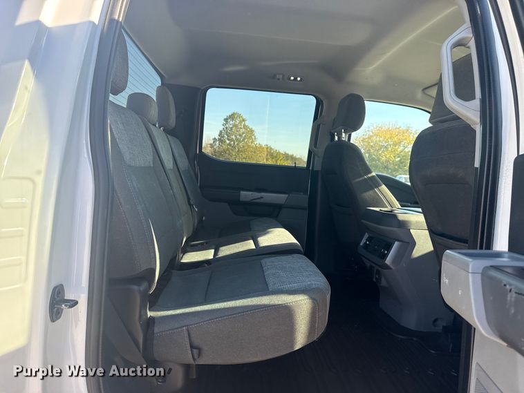 image for item DJ7983 2023 Ford F250 Super Duty Crew Cab pickup truck