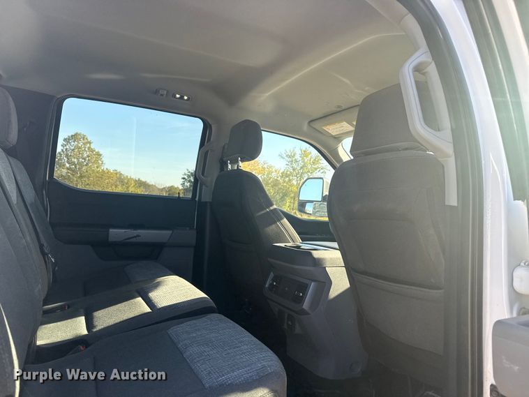 image for item DJ7983 2023 Ford F250 Super Duty Crew Cab pickup truck