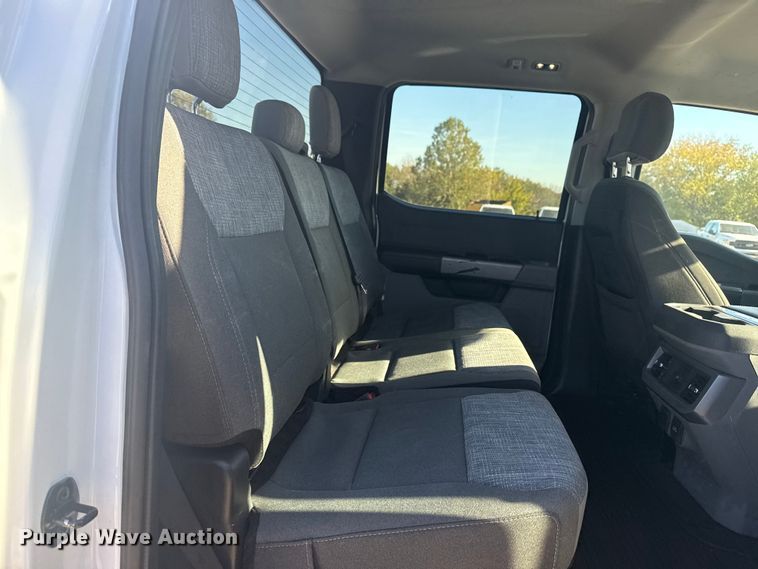 image for item DJ7983 2023 Ford F250 Super Duty Crew Cab pickup truck