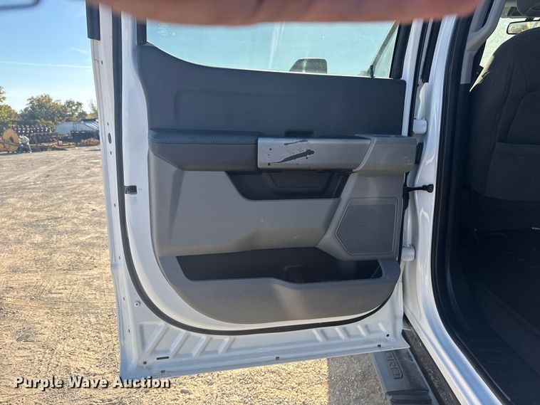 image for item DJ7983 2023 Ford F250 Super Duty Crew Cab pickup truck