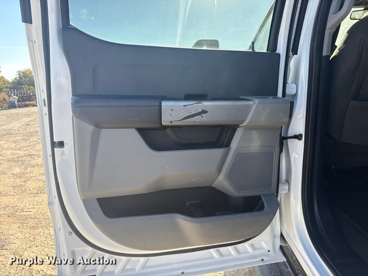 image for item DJ7983 2023 Ford F250 Super Duty Crew Cab pickup truck