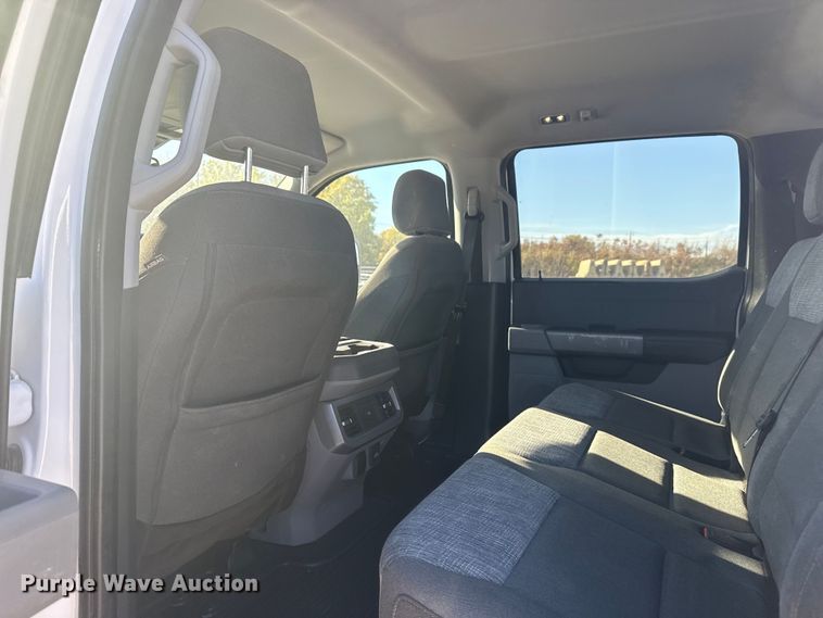 image for item DJ7983 2023 Ford F250 Super Duty Crew Cab pickup truck