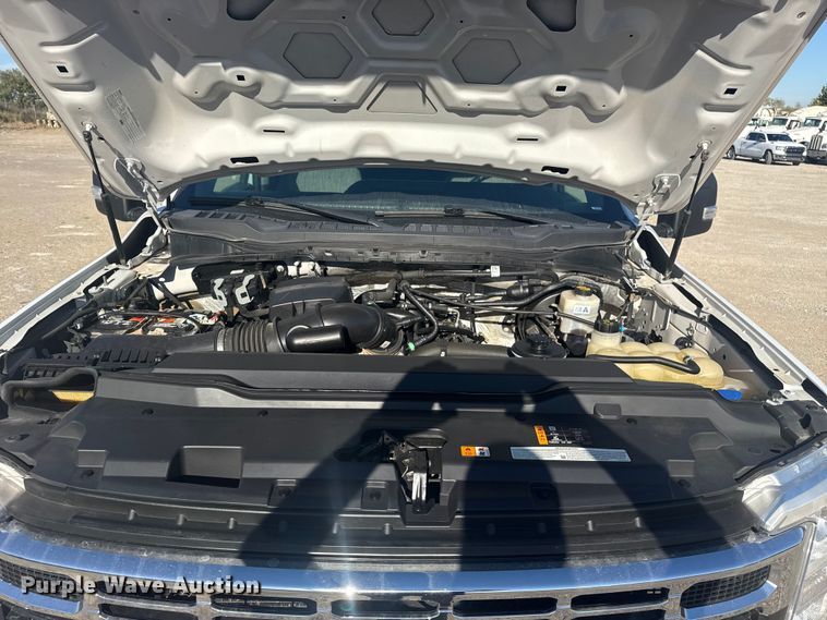 image for item DJ7983 2023 Ford F250 Super Duty Crew Cab pickup truck