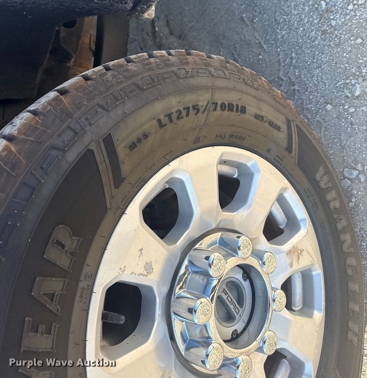 image for item DJ7983 2023 Ford F250 Super Duty Crew Cab pickup truck