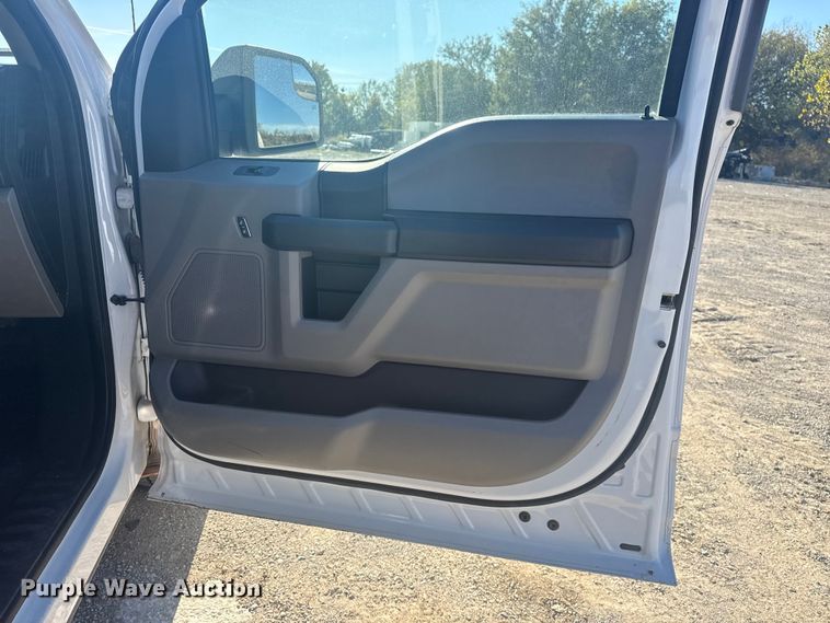 image for item DJ7984 2019 Ford F150 SuperCrew pickup truck