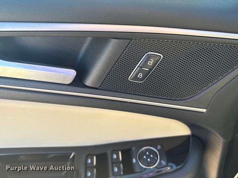 image for item DJ7985 2018 Ford Edge SUV