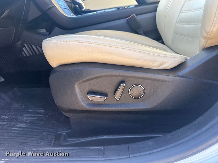 image for item DJ7985 2018 Ford Edge SUV