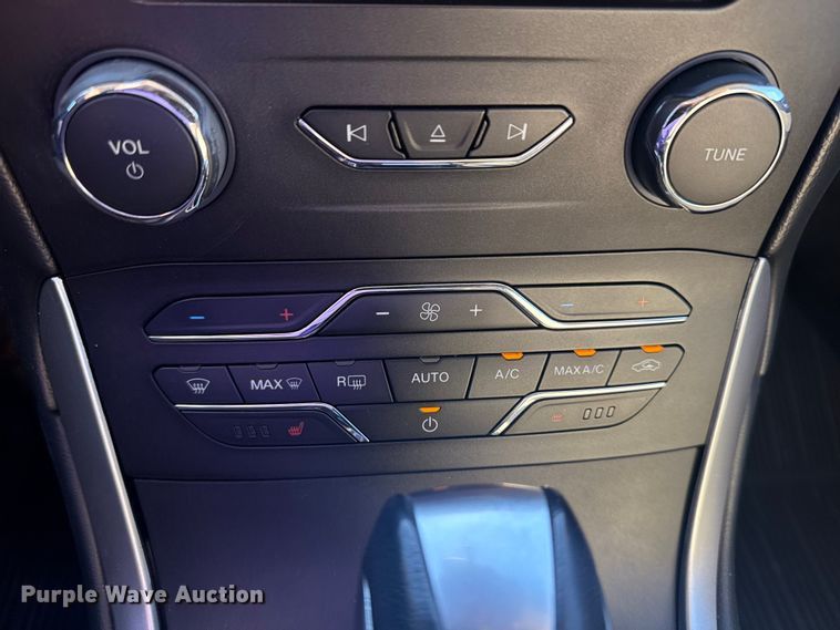 image for item DJ7985 2018 Ford Edge SUV