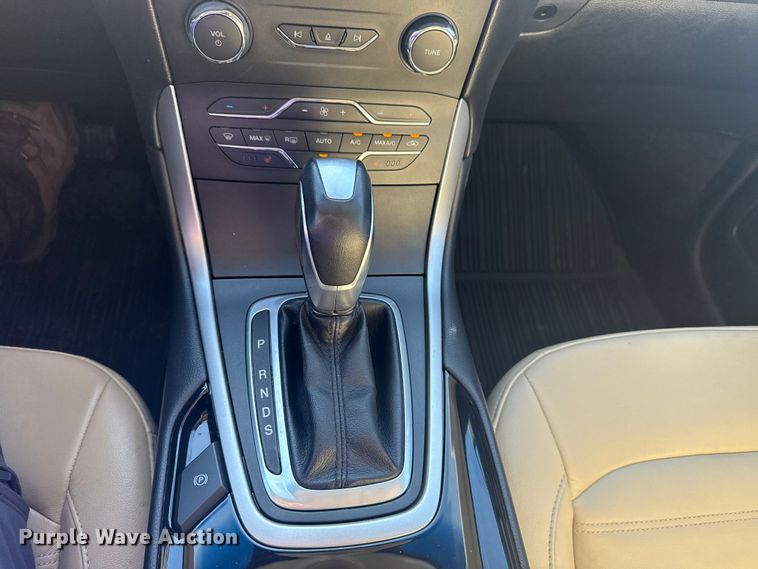 image for item DJ7985 2018 Ford Edge SUV