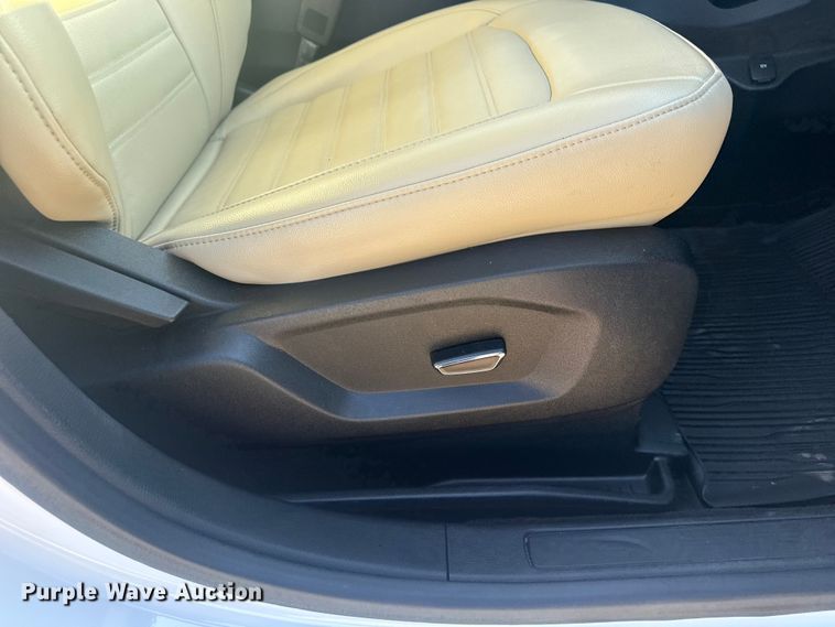 image for item DJ7985 2018 Ford Edge SUV