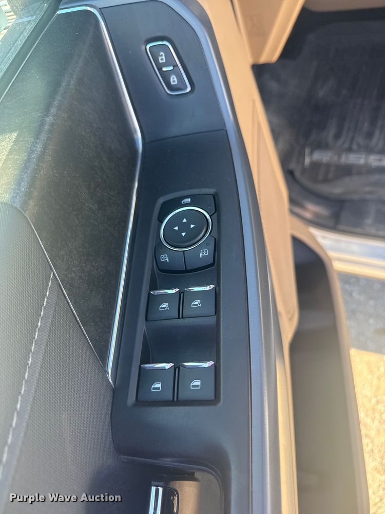 image for item DJ7986 2022 Ford F150 SuperCrew pickup truck