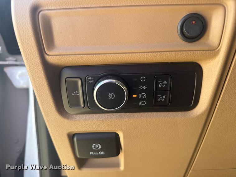 image for item DJ7986 2022 Ford F150 SuperCrew pickup truck