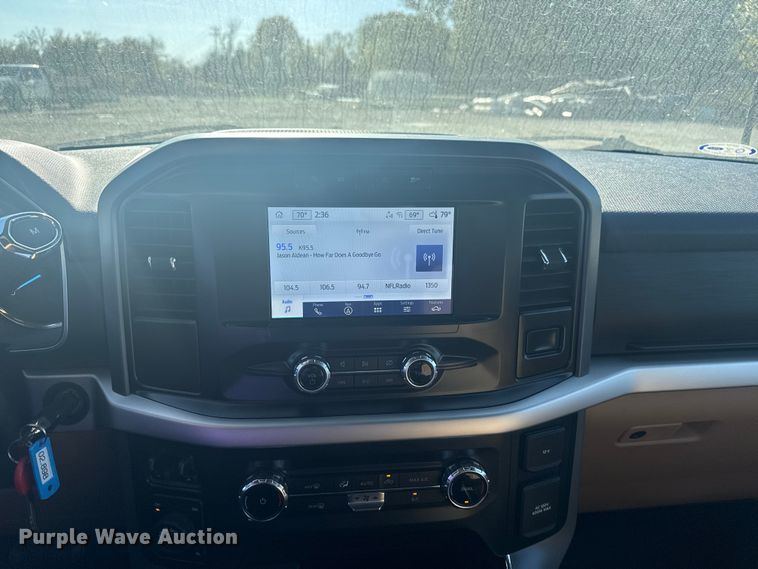 image for item DJ7986 2022 Ford F150 SuperCrew pickup truck