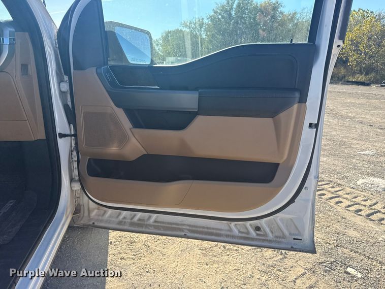 image for item DJ7986 2022 Ford F150 SuperCrew pickup truck