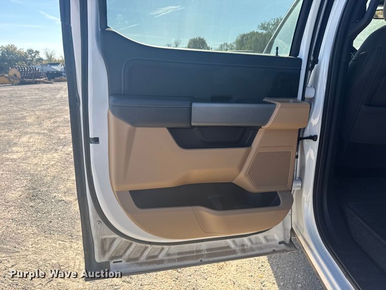 image for item DJ7986 2022 Ford F150 SuperCrew pickup truck