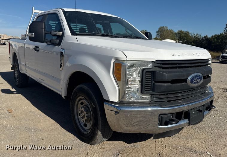 image for item DJ7988 2017 Ford F-250 SuperCab pickup truck