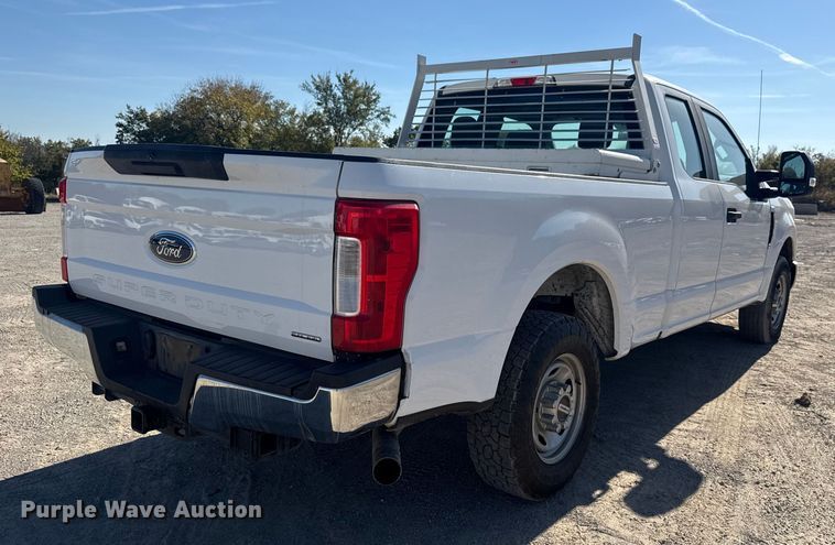 image for item DJ7988 2017 Ford F-250 SuperCab pickup truck