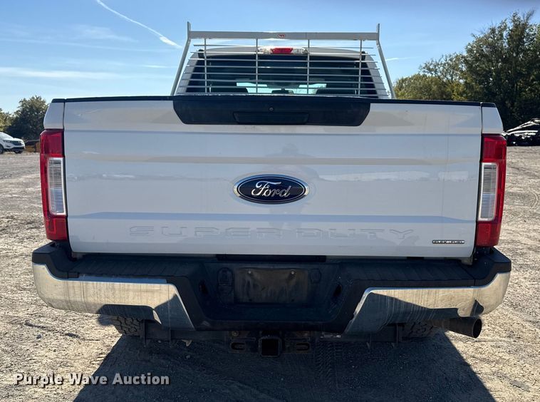 image for item DJ7988 2017 Ford F-250 SuperCab pickup truck
