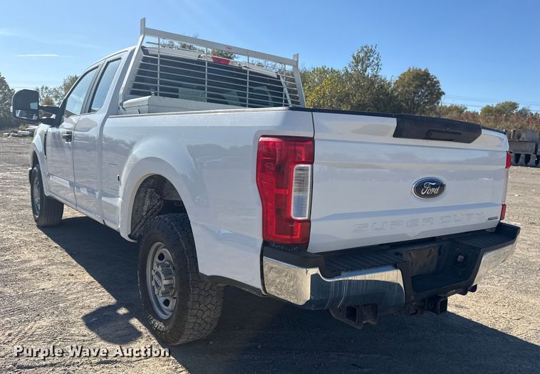 image for item DJ7988 2017 Ford F-250 SuperCab pickup truck