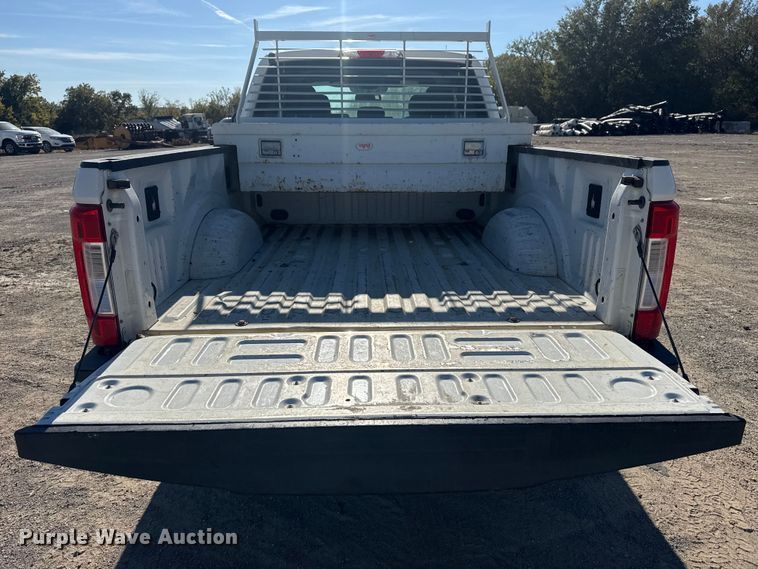 image for item DJ7988 2017 Ford F-250 SuperCab pickup truck