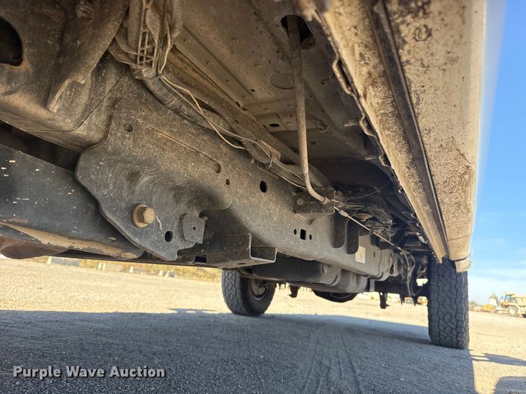 image for item DJ7988 2017 Ford F-250 SuperCab pickup truck