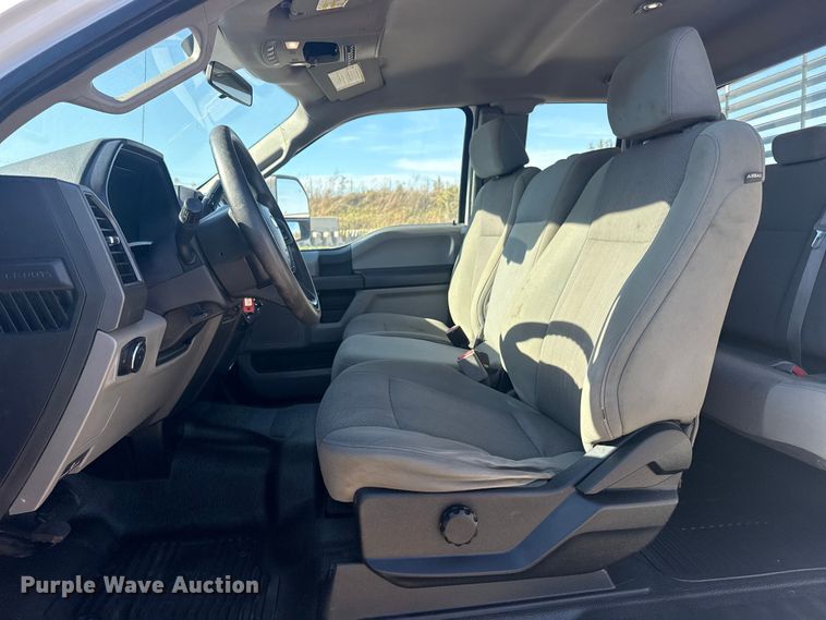 image for item DJ7988 2017 Ford F-250 SuperCab pickup truck