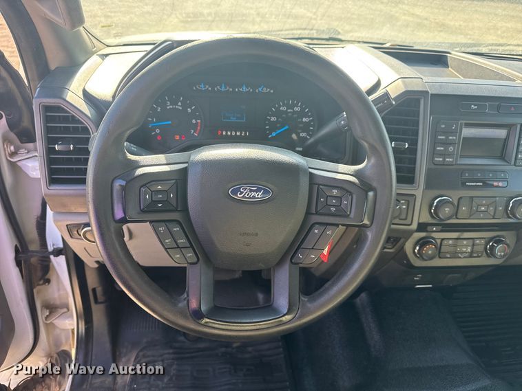 image for item DJ7988 2017 Ford F-250 SuperCab pickup truck